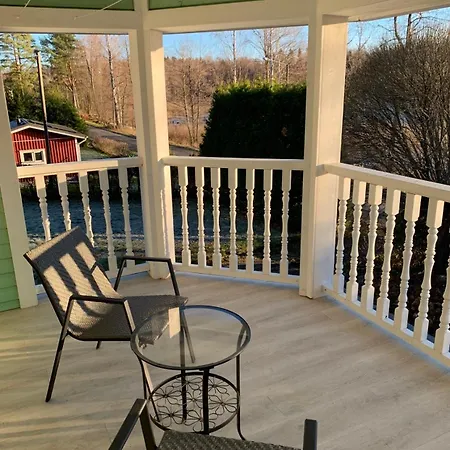 Villa Viihtyisae Savonlinnan Lehtiniemessae *