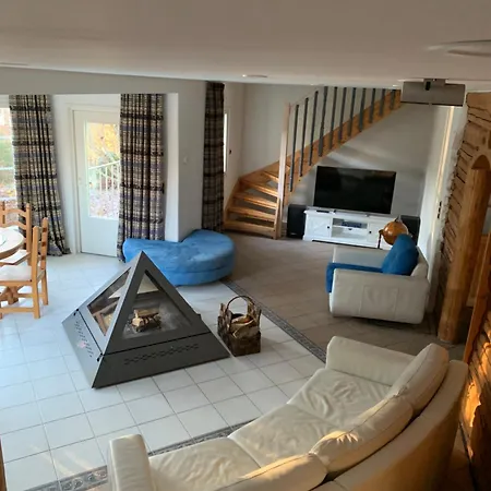 Villa Viihtyisae Savonlinnan Lehtiniemessae *