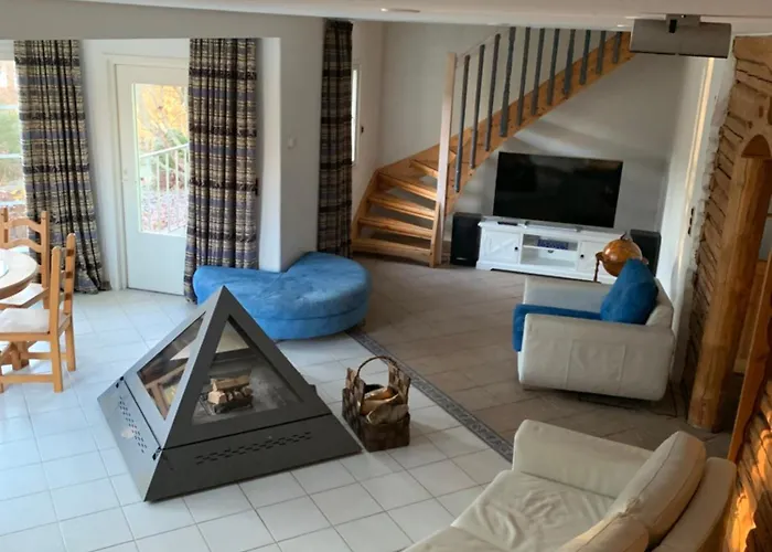 Villa Viihtyisae Savonlinnan Lehtiniemessae *